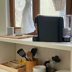 Logement 2 Chambres Lumineux, Parking Proche Centre Ville アパート